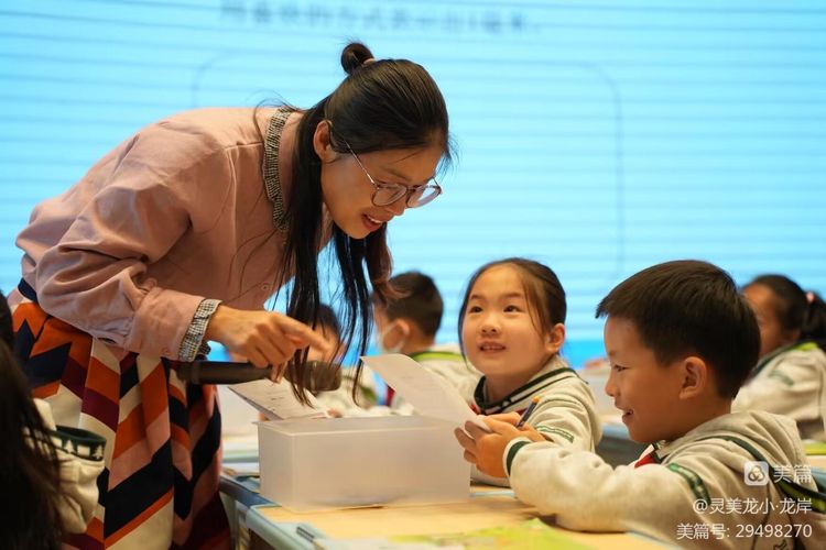 【灵美龙小&middot;龙岸先锋】党员示范展风采 立足课堂树榜样——龙潭中心小学龙岸花园校区冬训活动之党员示_html_133cfabc.jpg
