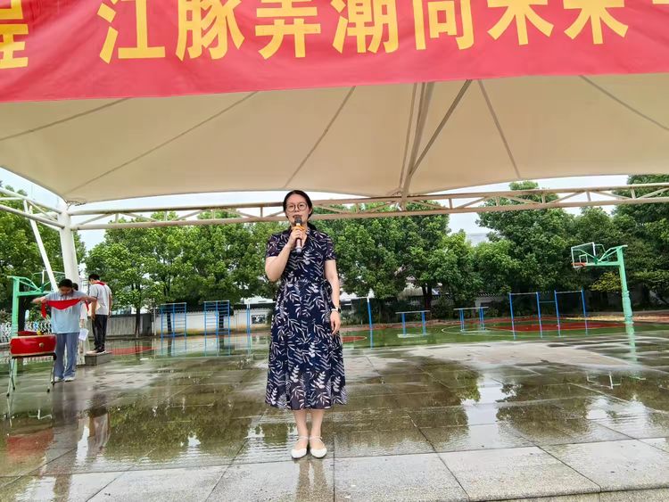 9.1“震鼓扬帆启新程 江豚弄潮向未来”——记长江小学2025-2026学年秋季学期开学典礼暨新生入学仪式_html_m1fa00df2.jpg