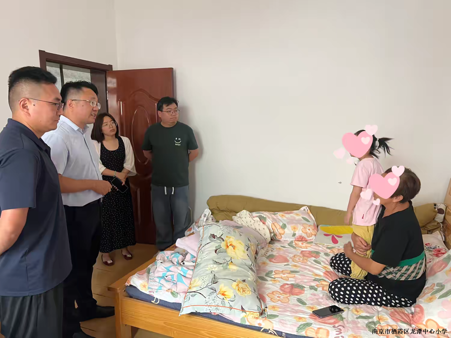 【雅韵先锋·志愿服务】真情暖人心  关怀护成长——靖安小学党支部开展“走访慰问特需儿童送温暖”活动