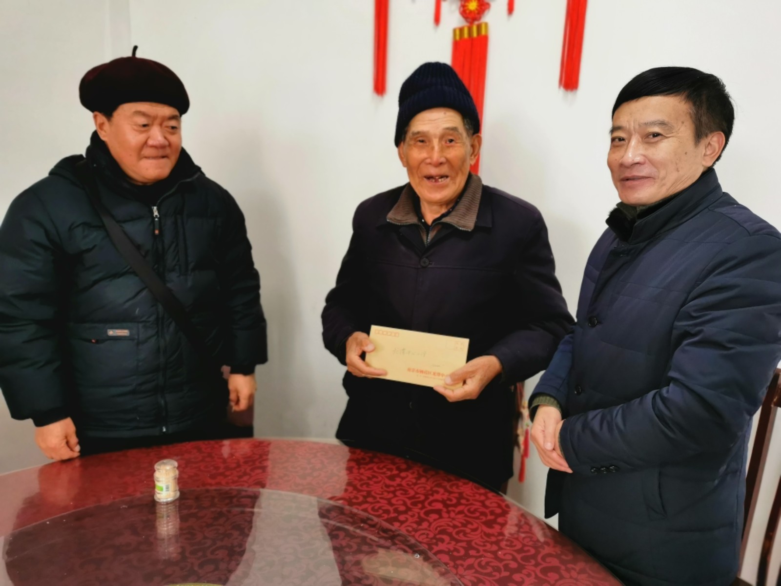 【灵美龙小】龙潭中心小学党总支开展春节慰问活动