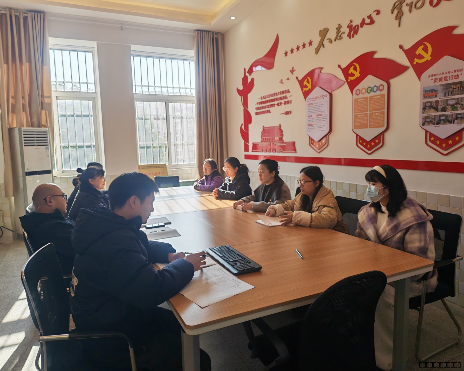 2025.12.2党的创新理论专题学习——《立破推新》 (2).jpg