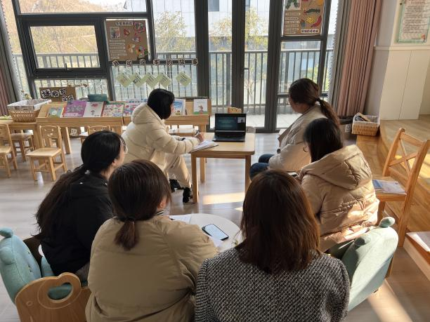 【枫香栖幼】聚焦课程故事——助力专业提升 ——记栖霞幼儿园翡翠天域园东片线上研训活动