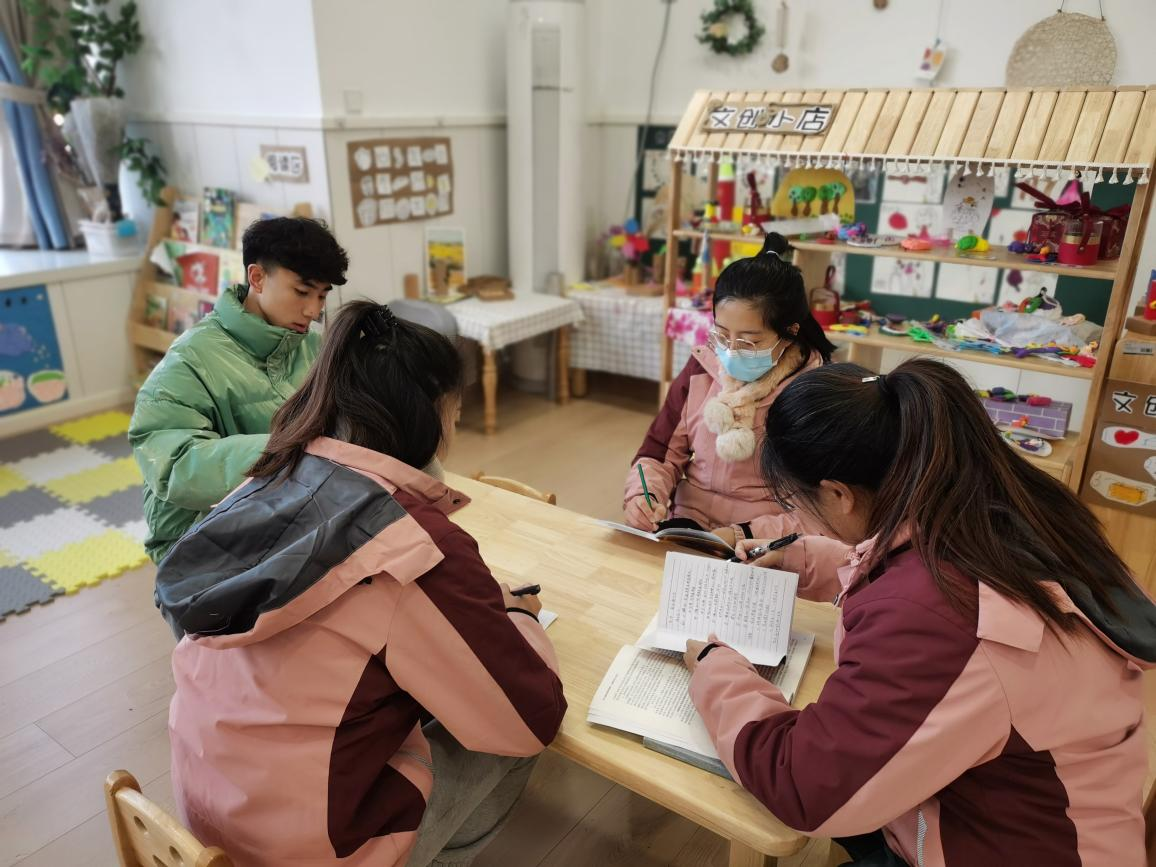 【枫香栖幼】促进幼儿发展 注重课程审议 ——栖霞幼儿园翡翠天域园大班年级组课程审议活动