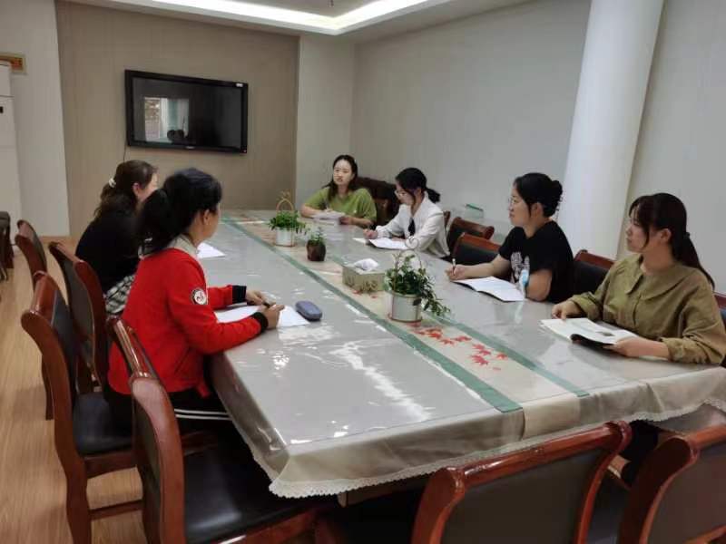 【枫香栖幼】聚焦观察 共学共研  ——栖幼红枫园观察组教研活动（一）