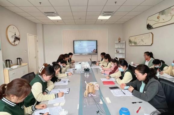 230522基于儿童视角 促进课题研究——栖霞幼儿园翡翠天域园课题组活动 (2)_html_m6a2f7f65.jpg