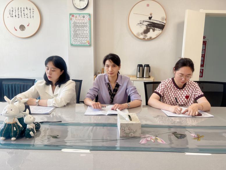 230523倾听儿童 相伴成长——栖霞幼儿园翡翠天域园课程中心组活动_html_m76a70d30.jpg