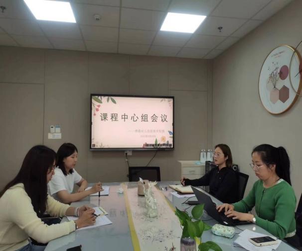 230523生成活动聚生活 童心飞扬过六一——记栖霞幼儿园翡翠天悦园课程中心组教研活动_html_4949f265.jpg