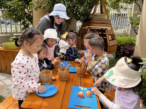 【枫香栖幼】研思促教 共同发展  ——栖霞幼儿园石埠湾园角色游戏组教研活动