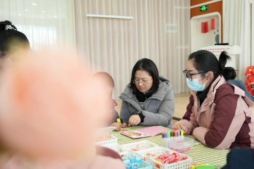 250110情系下一代  关爱护成长——栖霞幼儿园一月师德师风志愿者活动暨关工委活动_html_m4655cf31.jpg