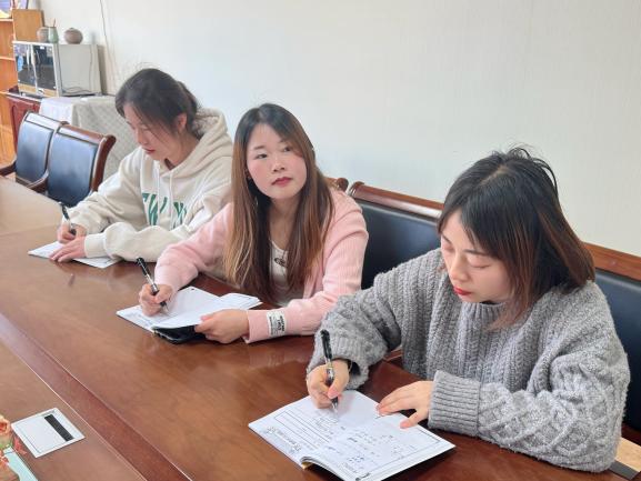 240321学习信息技术 提升专业素养——栖霞幼儿园五福园信息组培训活动_html_md4beee9.jpg