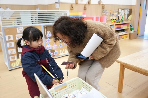 250328聚焦幼儿成长，共话保教提质——栖霞幼儿园云栖园迎接区级保教质量专项调研工作 陈思琪_html_b580e38.jpg