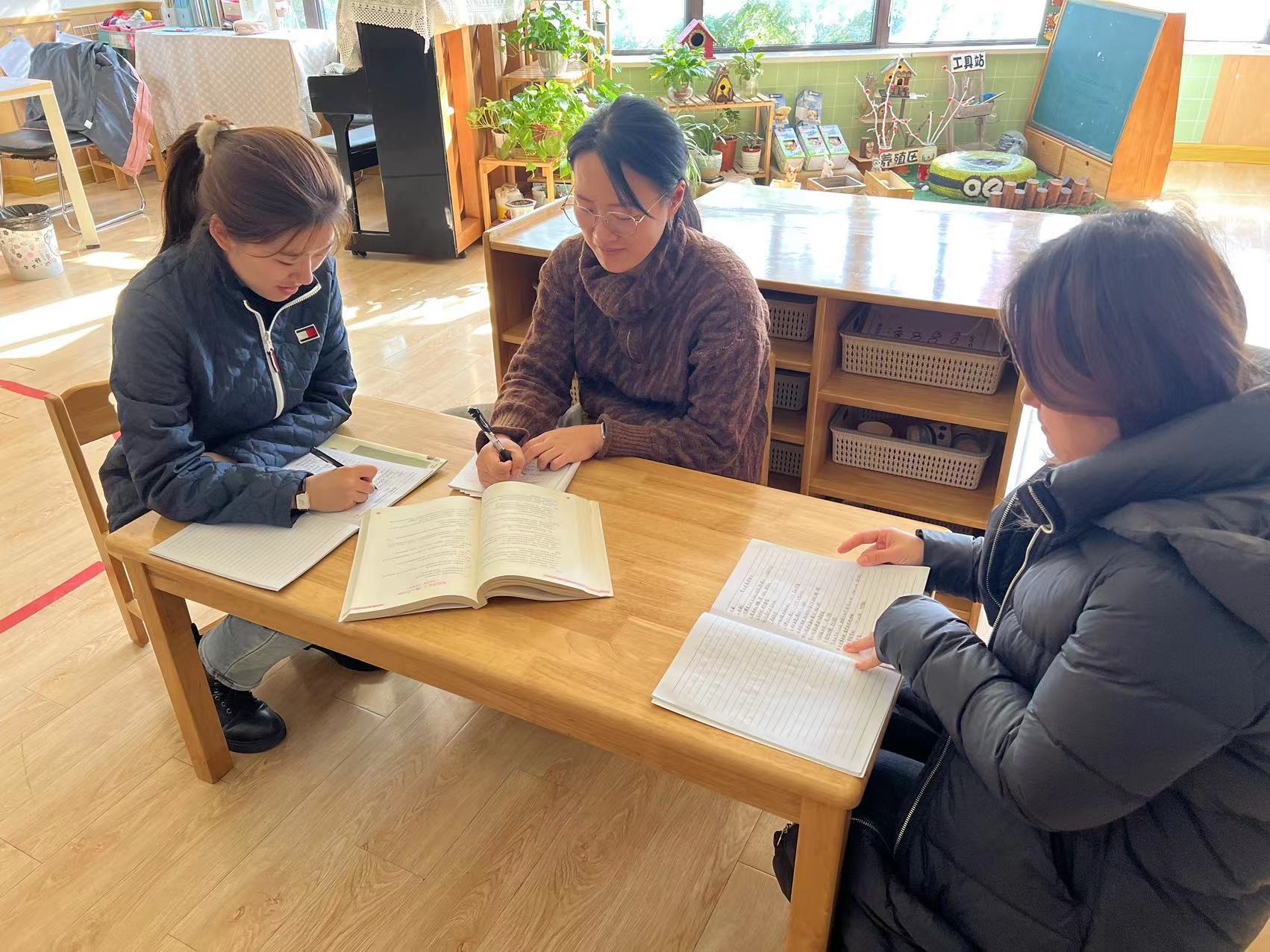 221202聚焦主题审议 助推课程实施——栖幼五福园中班年级组课程审议活动之《好朋友，好邻居》_html_m3e3a8cf4.jpg