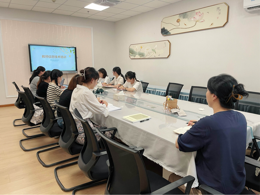 220819与时俱进 共同成长 ——栖霞幼儿园翡翠天域园信息技术培训活动_html_399ad9eb.png