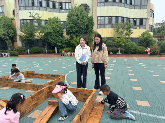 【枫香栖幼】深耕常态督导 护航健康成长  ——栖霞幼儿园五福园迎接四月督学检查指导