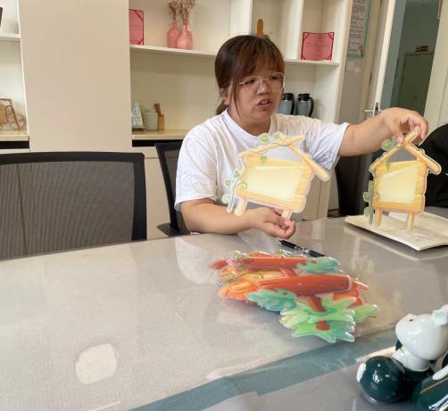 【枫香栖幼】童心沐春光 巧手绘“树牌”_html_m39c96527.jpg