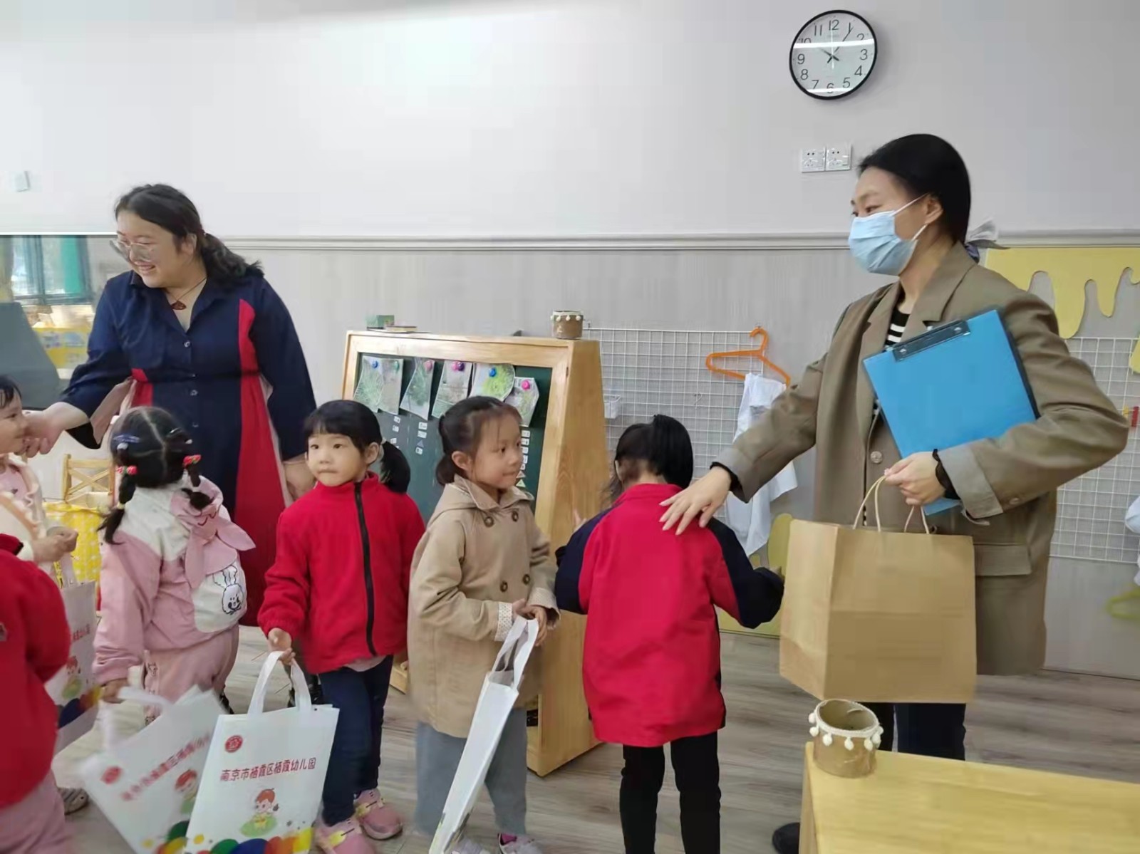 【枫香栖幼】家长志愿者 携手促成长  ——栖霞幼儿园石埠湾园家长志愿者活动