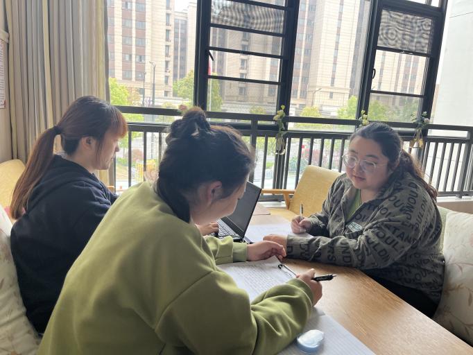 230414细致入微勤关注 言传身教促提升——栖霞幼儿园石埠湾园角色游戏教研组活动 孙姗姗_html_15fb381.jpg