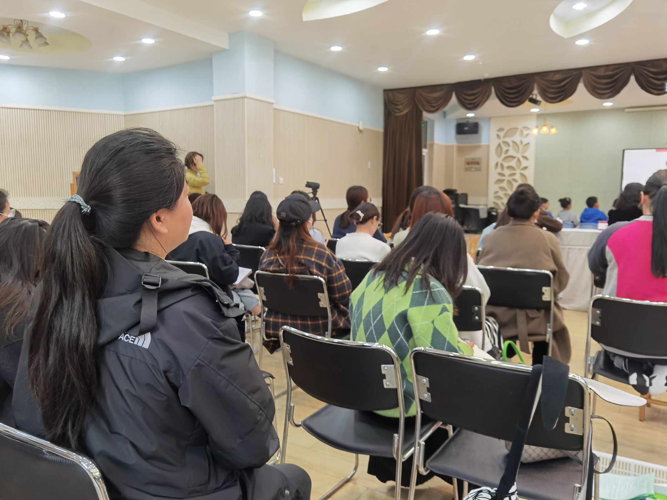 230426聚焦幼小衔接  潜心研学发展——栖幼翡翠天域园参加区社会教研组活动暨区域幼小衔接推进活动_html_3fc8c7ff.jpg