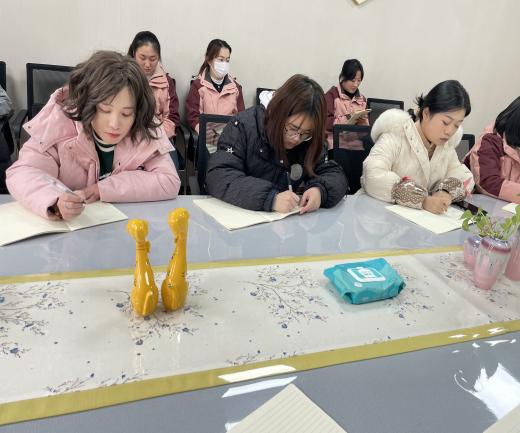 20231229以研促教 以评促长——栖霞幼儿园翡翠天悦园开展优质课评比反馈活动_html_m3a06c42d.jpg