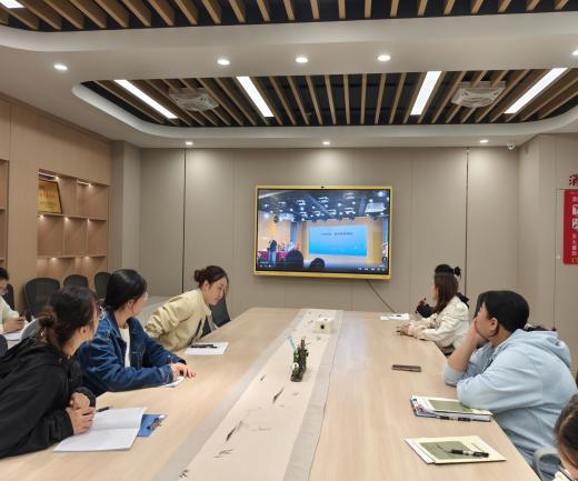 251020学思践悟《学前教育法》,赋能幼儿成长新征程 栖霞幼儿园云栖园组织学习虞永平教授专题解读 盛梦甜_html_733014e4.jpg