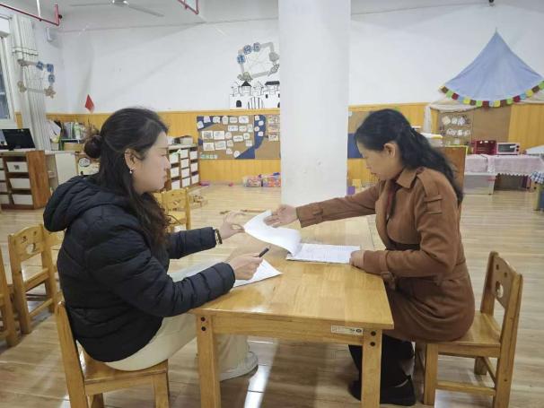 24111审议始于思 课程施与行——记栖幼红枫分园小班课程审议活动（四）万紫薇_html_26420630.jpg