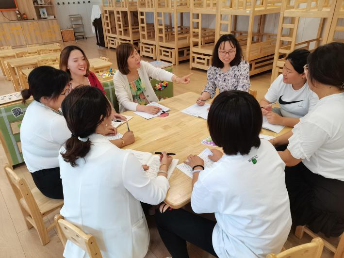 【枫香栖幼】浓情端午，沁润童心 ——记栖霞幼儿园翡翠天域园课程小班年级组会议