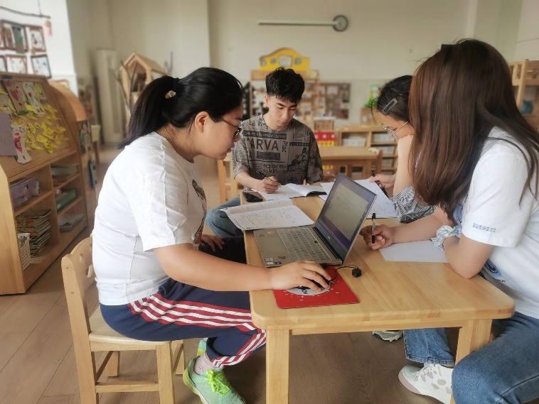 【枫香栖幼】复园课程审议 共促师幼成长  ——栖霞幼儿园翡翠天域园大班组课程审议活动