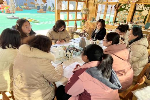 220223聚焦游戏  研促成长--栖霞幼儿园翡翠天域园开展工作坊教研活动_html_7982da2.jpg