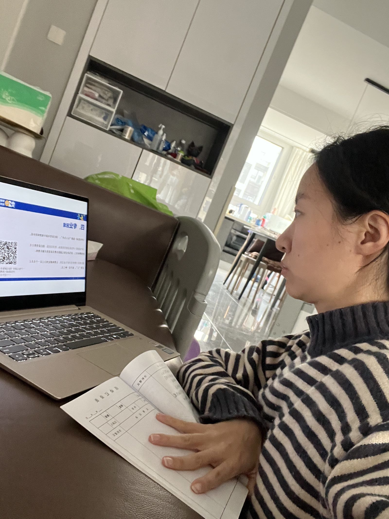 【枫香栖幼】​突破自我 成就未来——栖霞幼儿园翡翠天域园小班老师线上业务学习