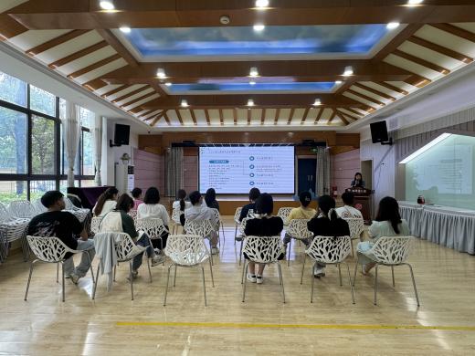 240620沐光同行 “研”续成长——栖霞幼儿园青枫研学社活动_html_7f123ee3.jpg