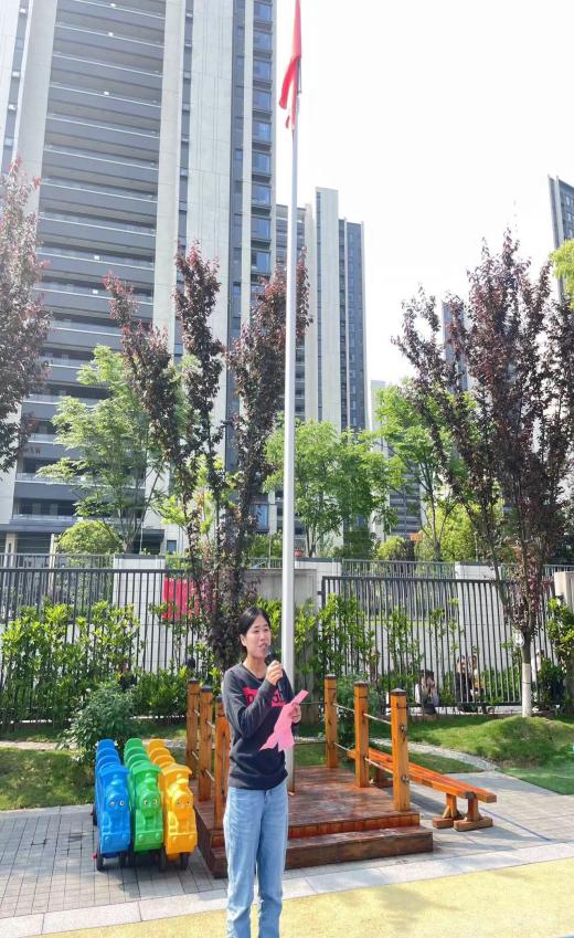 240422网络安全，你我“童”行——栖霞幼儿园翡翠天悦园网络安全国旗下讲话_html_m2d8510aa.jpg