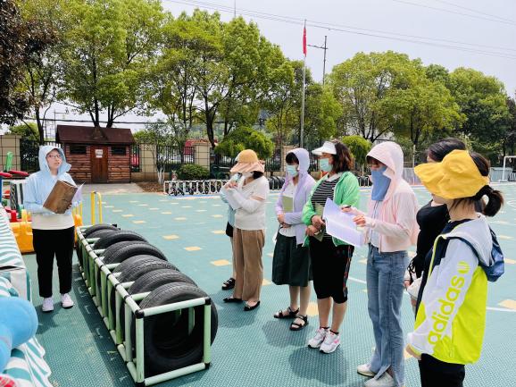 220609户外搭建 构出精彩——栖霞幼儿园五福园游戏教研活动_html_6df2b066.jpg