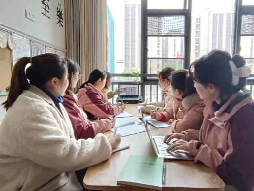 230222合理创设主题墙 让幼儿的学习“看得见”——栖霞幼儿园石埠湾园教师业务学习活动 李静雯_html_m1f52d28e.jpg