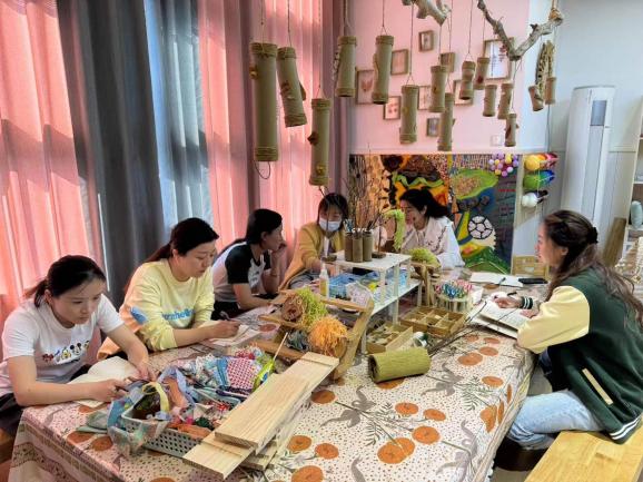 231031聚焦课程审议 立足儿童本位——栖霞幼儿园翡翠天域园中班年级组课程审议活动_html_2caa5c1d.jpg