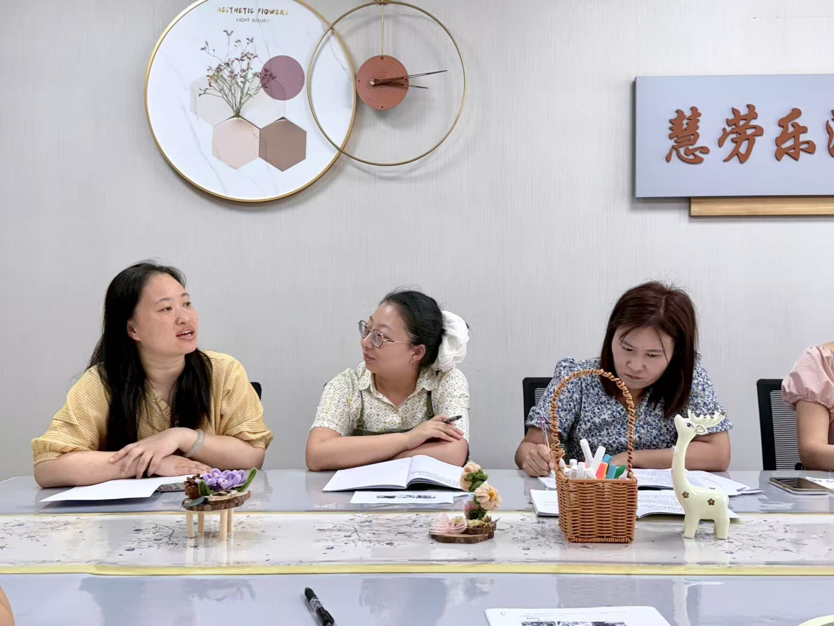 【枫香栖幼】凝心聚力共研训，砥砺深耕促成长  ——栖霞幼儿园翡翠天悦园园本研训(五）