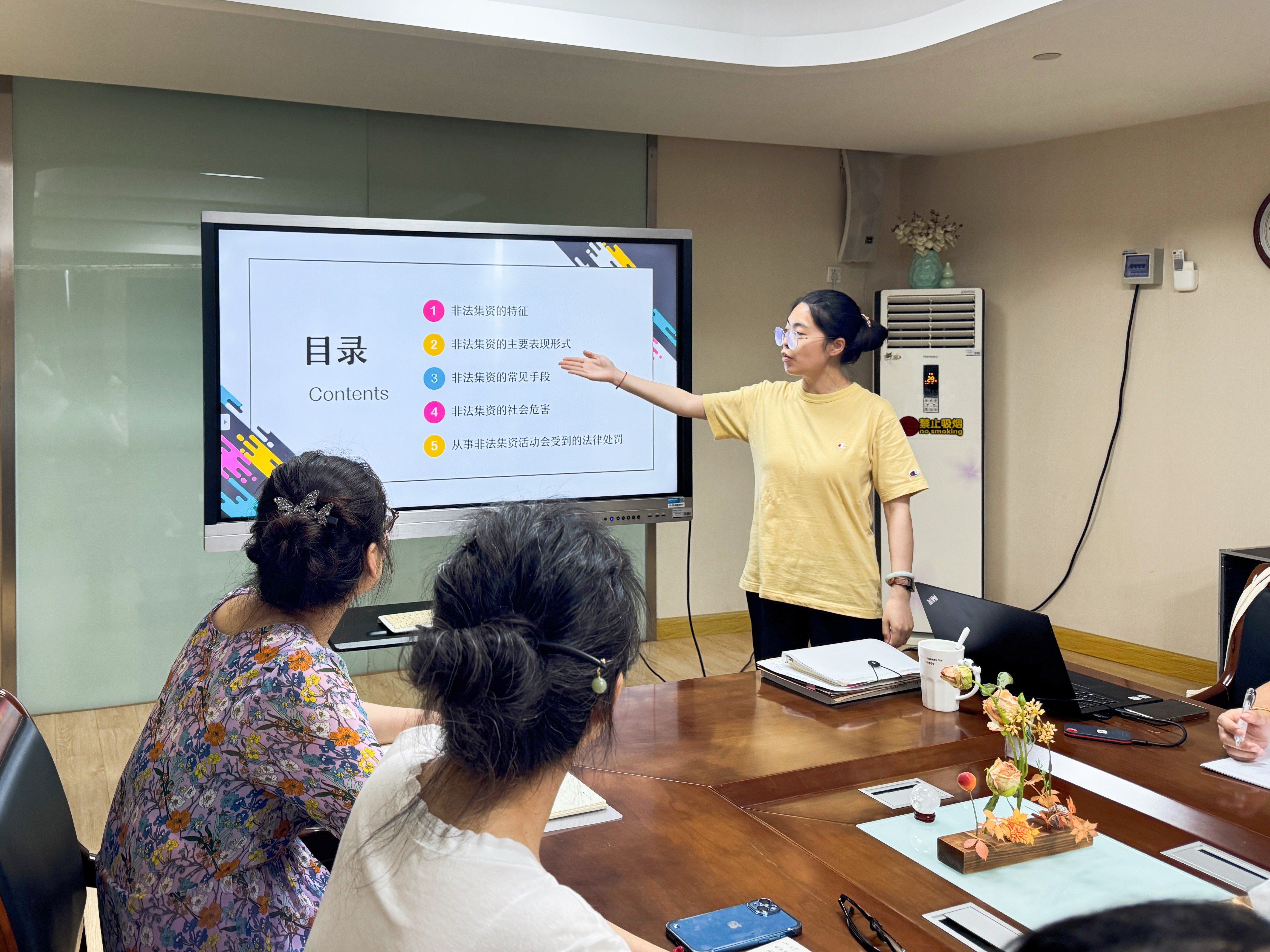 250617守住钱袋子 护好幸福家——栖霞幼儿园五福园开展防范非法集资集中宣传活动_html_m4f2464f3.jpg