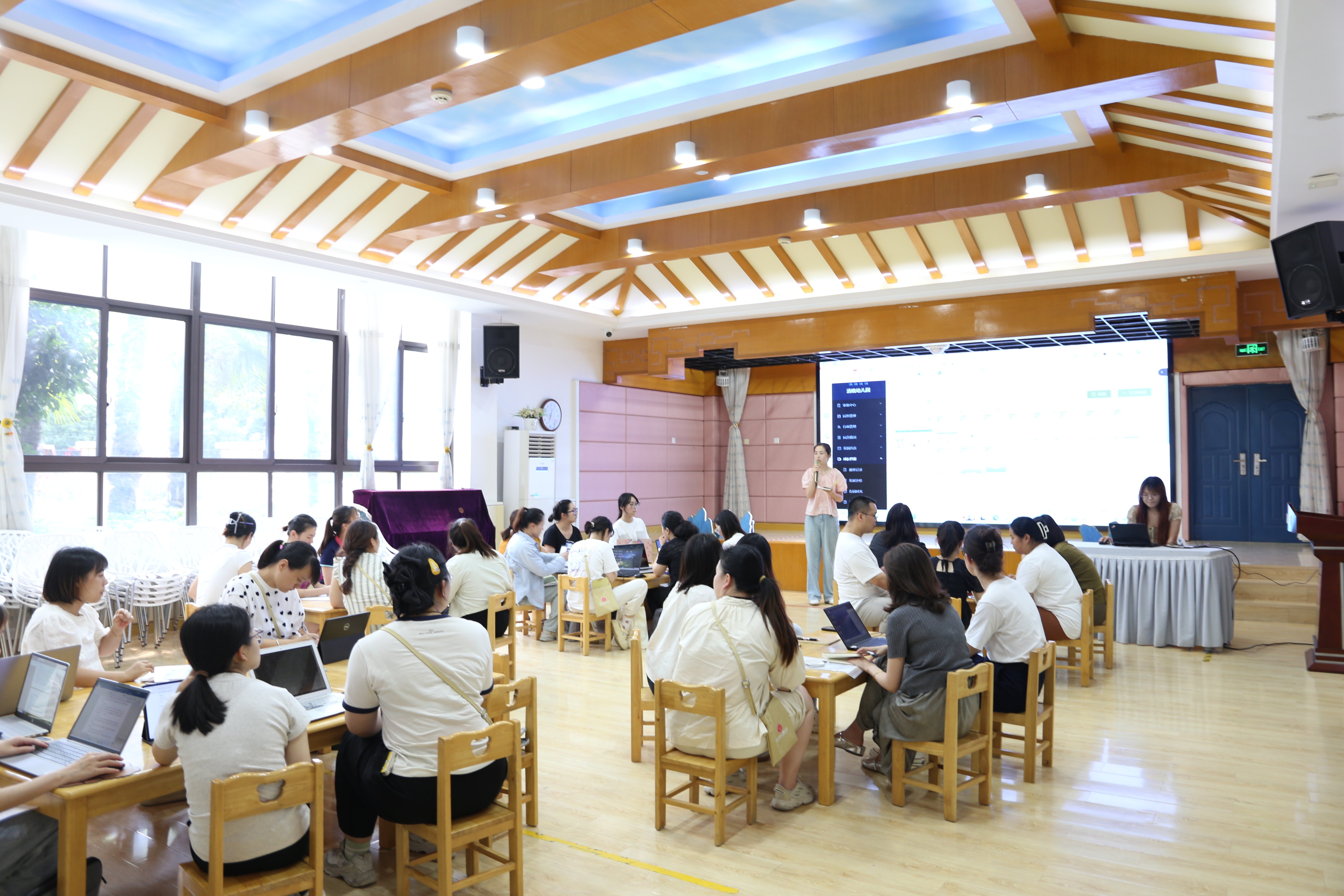 【枫香栖幼】学习信息技术 提升专业素养  ——栖霞幼儿园清校云成长档案平台学习与操作培训活动