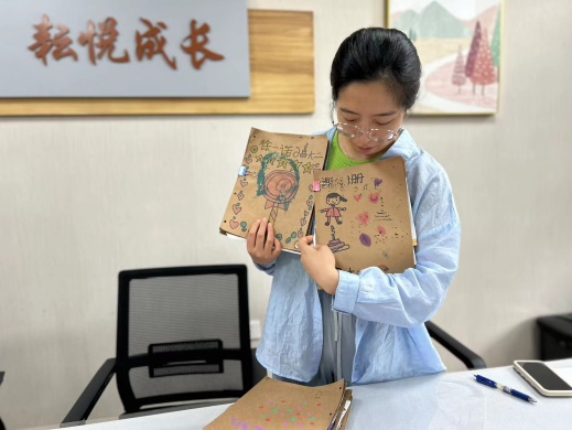 20240626记录无声 记录有痕——栖霞幼儿园翡翠天悦园成长册交流评比活动_html_m19d8e46.jpg