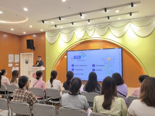 20250926织密法治保护网 守护成长每一步——栖霞幼儿园翡翠天悦园法治宣传活动_html_76106bee.jpg