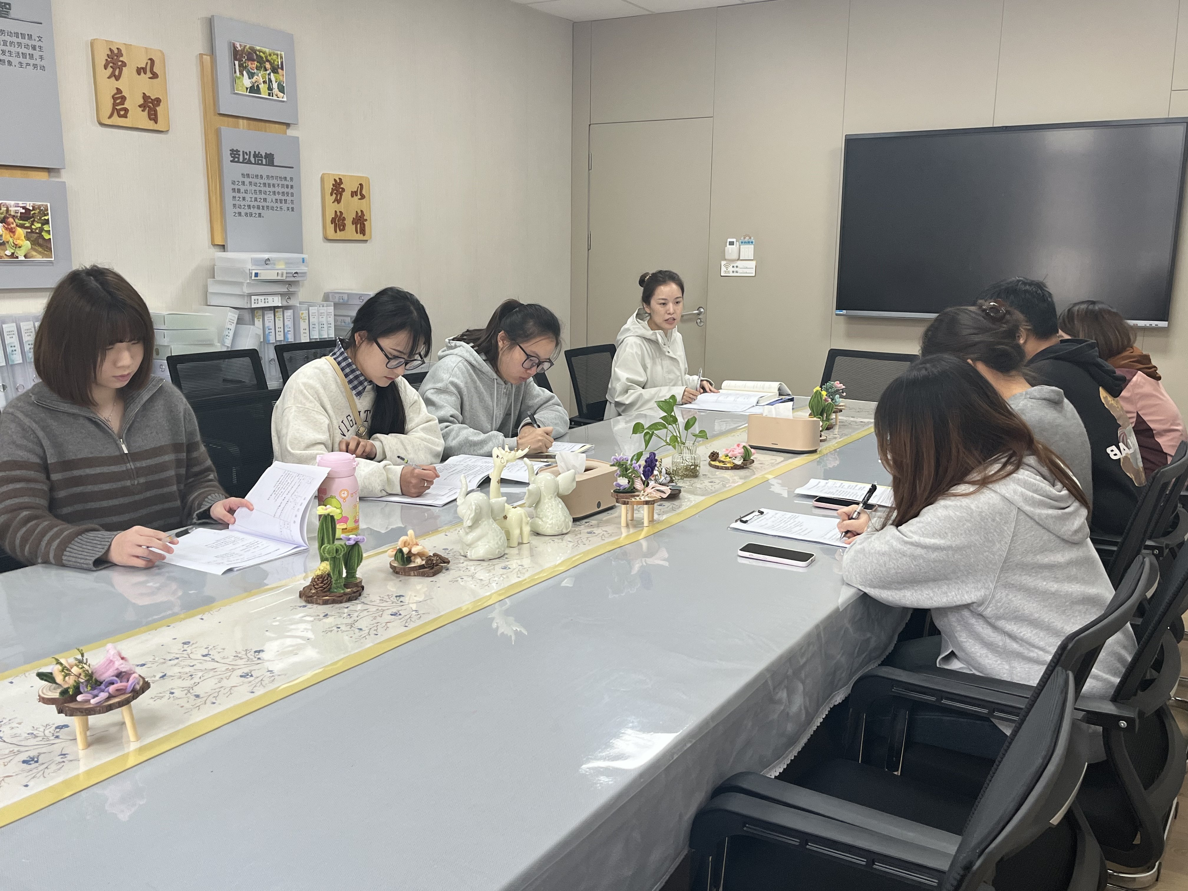 241028”教“学路漫漫 ”研“途皆风景—栖霞幼儿园翡翠天悦园社会领域组教研活动_html_afe10e3.jpg
