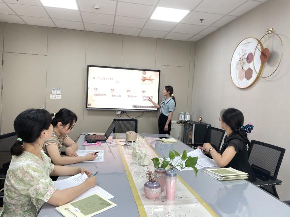 【枫香栖幼】领域教研 促进成长  ——栖霞幼儿园翡翠天悦园社会领域教研组活动（六）