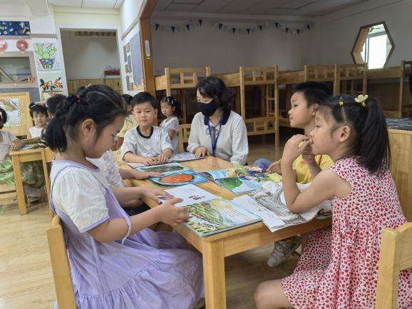 220630迎督学巡查 促科学衔接——五福园六月督学检查_html_61ffce62.jpg