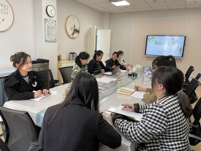学无止境，教研先行——栖幼翡翠天域园课题中心组活动_html_m362522f1.jpg