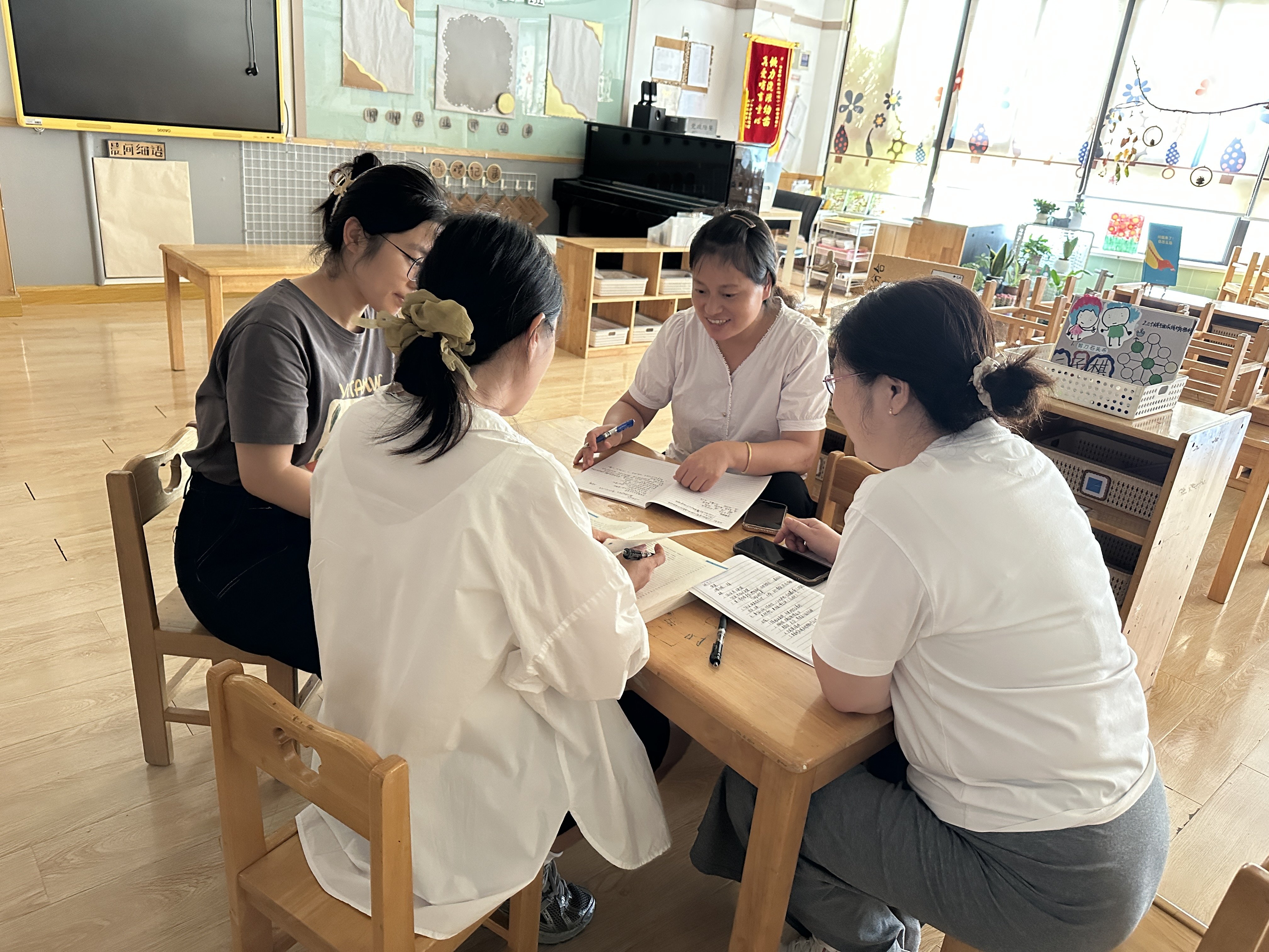 【枫香栖幼】审议始于思 课程施于行  --栖霞幼儿园五福园大班组《标志的世界》课程审议活动