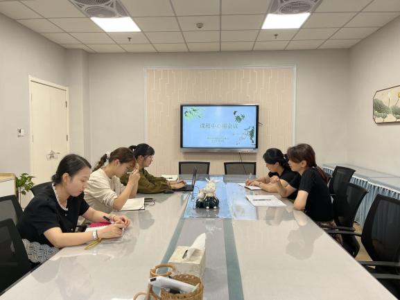 【枫香栖幼】做“实”审议 享真成长  ——栖霞幼儿园翡翠天域园课程中心组活动