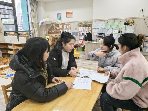 241210齐思共研 全心全“议”—— 栖幼石埠湾园中班组《一起“瞧”桥》课程审议活动_html_375de653.jpg