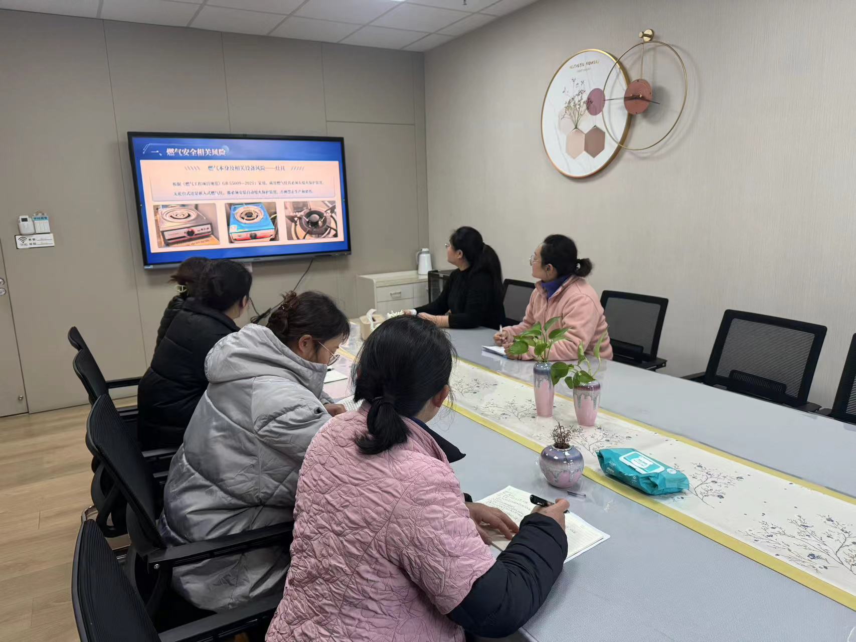 20240118每“食”每刻 安全护航——记栖霞幼儿园翡翠天悦园食堂安全主题活动 栖霞幼儿园 孙姗姗_html_7b56bf1.jpg