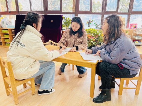240103以研促学 以思促深——栖霞幼儿园五福园中班组《冬天里》课程审议_html_m43de3445.jpg