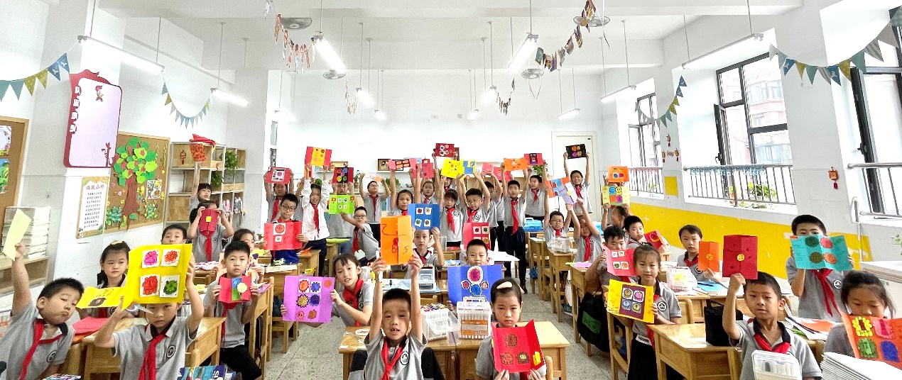 【博学广志】“绘”中秋 月团圆——金小广志路校区“情系中秋”美术特色活动_html_52a1091f.jpg