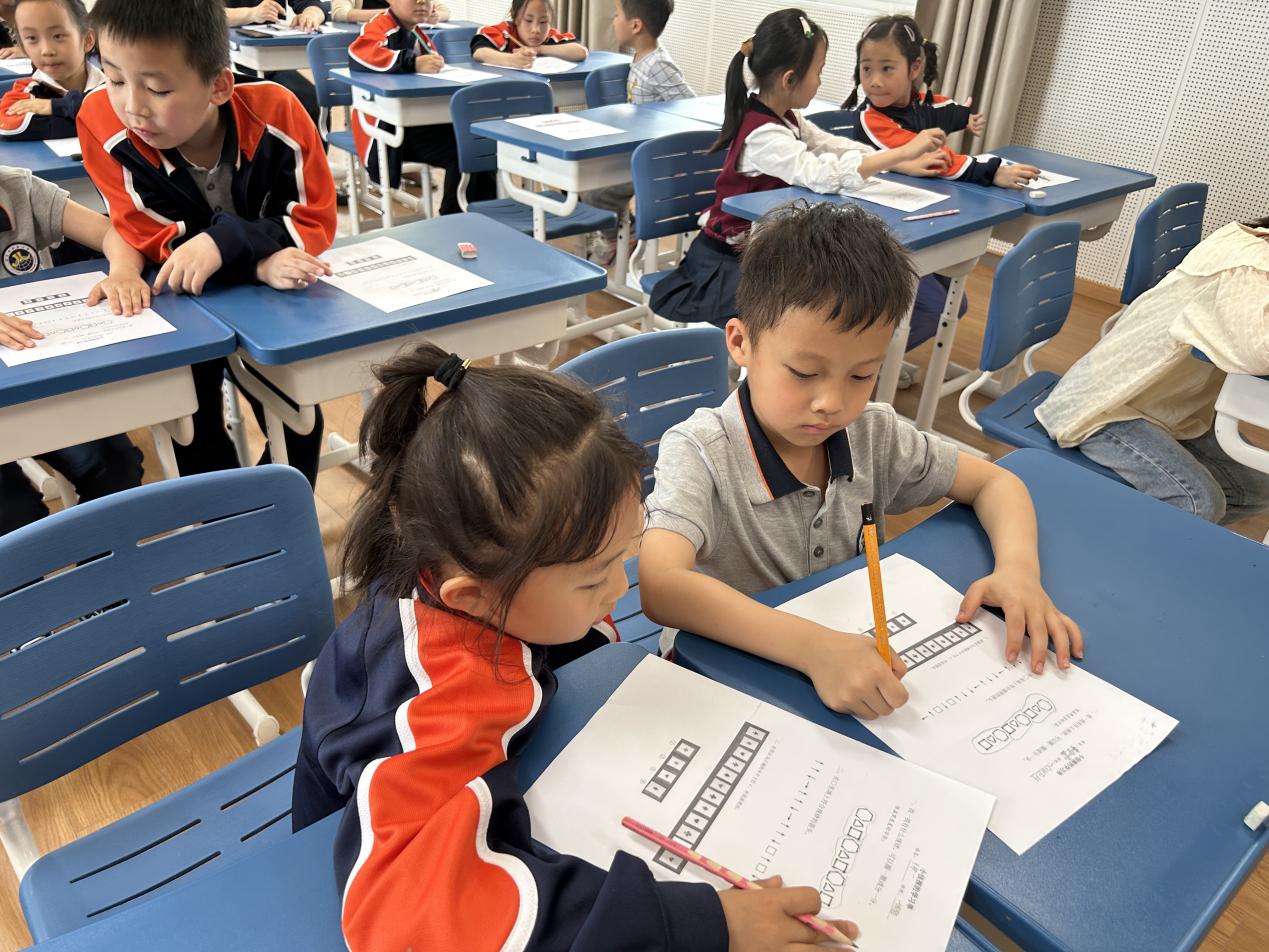 【湖畔·童化课堂】数中见规律，学中探趣味——数学故事汇之课例研讨（135）_html_254fe0a2.jpg